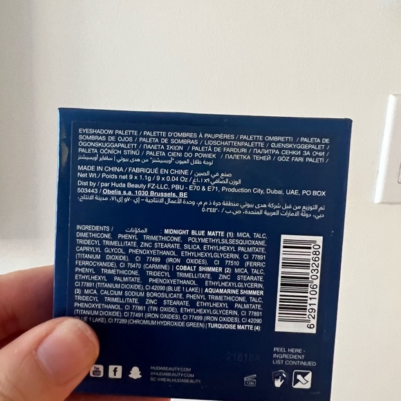Huda Beauty Sapphire Obsessions blue eyeshadow palette - Picture 3 of 3